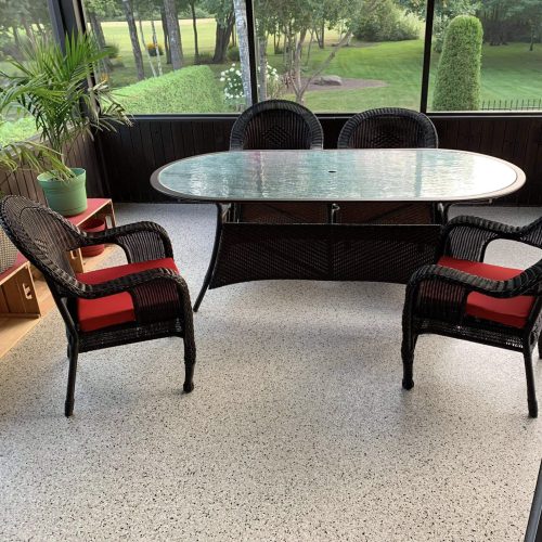 camel-mauricie alt="radiant floor veranda made of polyaspartic floor"