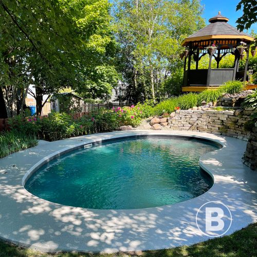 plan-de-travail-27 alt="pool surround covered by polyaspartic surface"