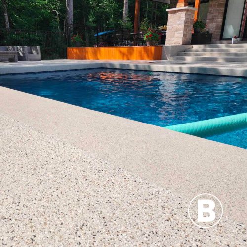plan-de-travail-28 alt="pool surround covered by polyaspartic surface"