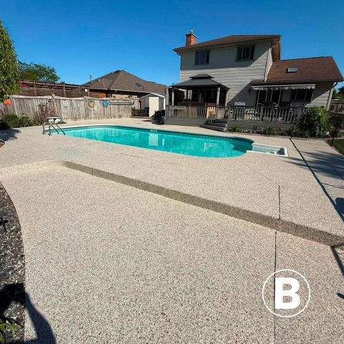 plan-de-travail-29 alt="pool surround covered by polyaspartic surface"